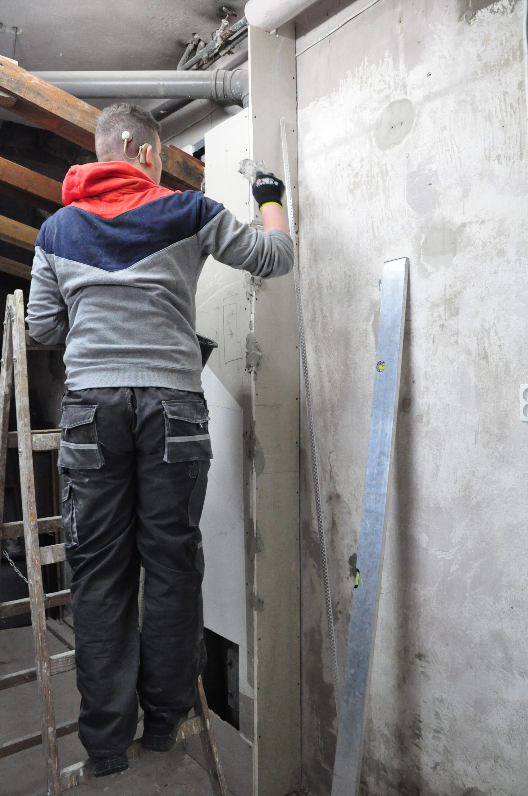 Ile Zarabia Monter Zabudowy I Robót Wykończeniowych W Budownictwie