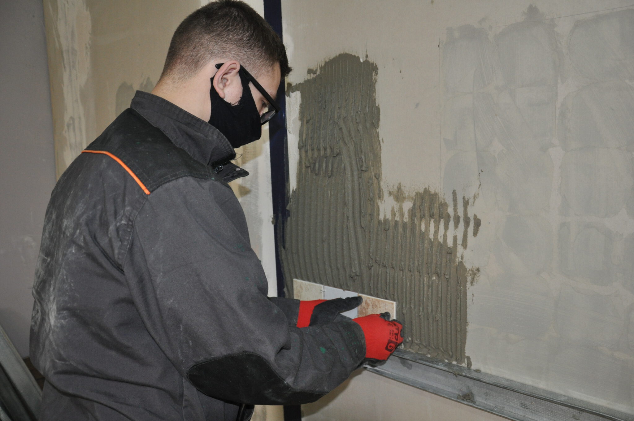 Ile Zarabia Monter Zabudowy I Robót Wykończeniowych W Budownictwie Monter zabudowy i robót wykończeniowych w budownictwie – SOSW Korczak